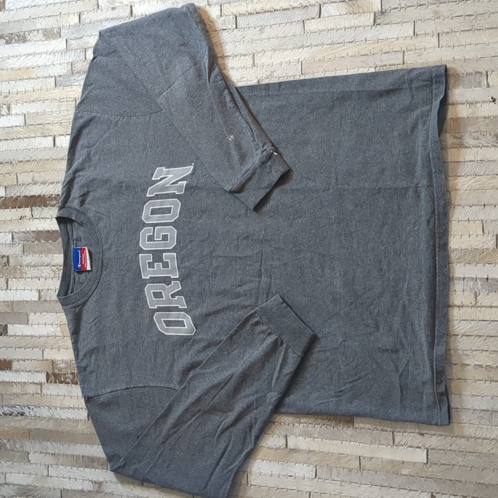 Vintage Champion University Of Oregon Ducks Size  L Long Sleeve T-Shirt
